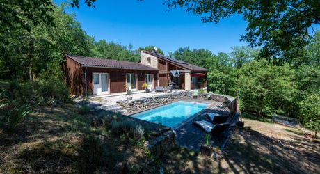 SECTEUR GOURDON - Au calme, Spacieuse Maison contemporaine avec piscine sur 1ha boisé