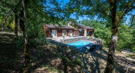 SECTEUR GOURDON - Au calme, Spacieuse Maison contemporaine avec piscine sur 1ha boisé