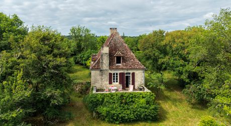SECTEUR GOURDON - Charme et authenticité pour cet Ensemble en pierre sur 2ha60 avec vue panoramique