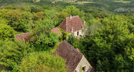 SECTEUR GOURDON - Charme et authenticité pour cet Ensemble en pierre sur 2ha60 avec vue panoramique