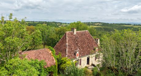 SECTEUR GOURDON - Charme et authenticité pour cet Ensemble en pierre sur 2ha60 avec vue panoramique