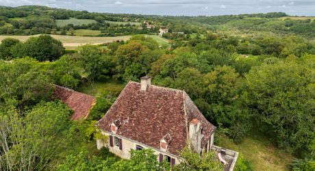 SECTEUR GOURDON - Charme et authenticité pour cet Ensemble en pierre sur 2ha60 avec vue panoramique