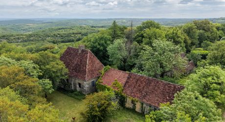 SECTEUR GOURDON - Charme et authenticité pour cet Ensemble en pierre sur 2ha60 avec vue panoramique