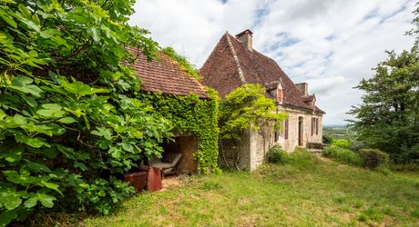 SECTEUR GOURDON - Charme et authenticité pour cet Ensemble en pierre sur 2ha60 avec vue panoramique