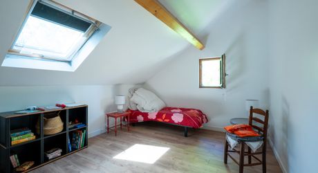EXCLUSIVITE - Agréable Propriété de caractère avec spacieuse maison et grange en pierre sur 3586 m² arborés