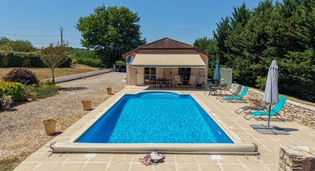 SECTEUR GOURDON - Lumineuse Maison contemporaine de plain-pied 3 chambres avec jardin arboré et piscine 