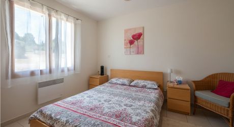 SECTEUR GOURDON - Lumineuse Maison contemporaine de plain-pied 3 chambres avec jardin arboré et piscine 