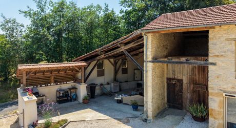 EXCLUSIVITE - SECTEUR CAZALS - Charme et authenticité pour cette Propriété de caractère restaurée sur 2251 m² arborés avec piscine
