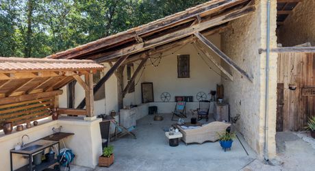 EXCLUSIVITE - SECTEUR CAZALS - Charme et authenticité pour cette Propriété de caractère restaurée sur 2251 m² arborés avec piscine