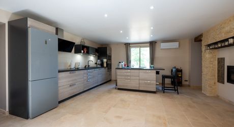 EXCLUSIVITE - SECTEUR CAZALS - Charme et authenticité pour cette Propriété de caractère restaurée sur 2251 m² arborés avec piscine