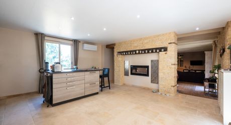 EXCLUSIVITE - SECTEUR CAZALS - Charme et authenticité pour cette Propriété de caractère restaurée sur 2251 m² arborés avec piscine