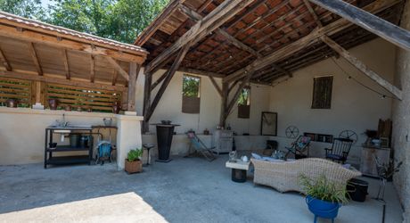EXCLUSIVITE - SECTEUR CAZALS - Charme et authenticité pour cette Propriété de caractère restaurée sur 2251 m² arborés avec piscine