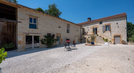 EXCLUSIVITE - SECTEUR CAZALS - Charme et authenticité pour cette Propriété de caractère restaurée sur 2251 m² arborés avec piscine