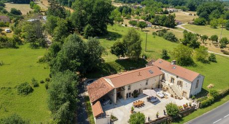 EXCLUSIVITE - SECTEUR CAZALS - Charme et authenticité pour cette Propriété de caractère restaurée sur 2251 m² arborés avec piscine