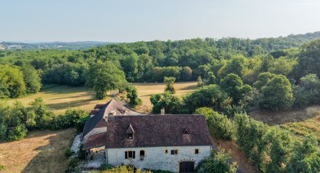 SECTEUR GOURDON - Spacieuse Propriété en pierre au calme sur 5ha46 de belle nature