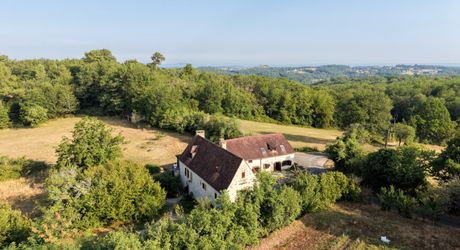 SECTEUR GOURDON - Spacieuse Propriété en pierre au calme sur 5ha46 de belle nature