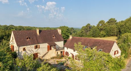 SECTEUR GOURDON - Spacieuse Propriété en pierre au calme sur 5ha46 de belle nature
