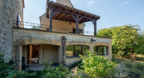SECTEUR GOURDON - Spacieuse Propriété en pierre au calme sur 5ha46 de belle nature
