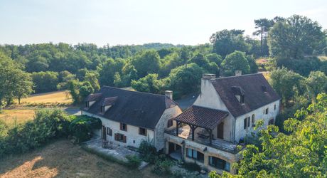 SECTEUR GOURDON - Spacieuse Propriété en pierre au calme sur 5ha46 de belle nature