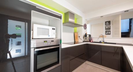 EXCLUSIVITE SECTEUR GOURDON - Enclos en pierre comprenant maison, dépendances et piscine sur 2115 m² proche commerces