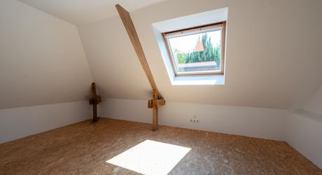 EXCLUSIVITE SECTEUR GOURDON - Enclos en pierre comprenant maison, dépendances et piscine sur 2115 m² proche commerces