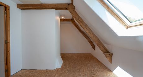 EXCLUSIVITE SECTEUR GOURDON - Enclos en pierre comprenant maison, dépendances et piscine sur 2115 m² proche commerces
