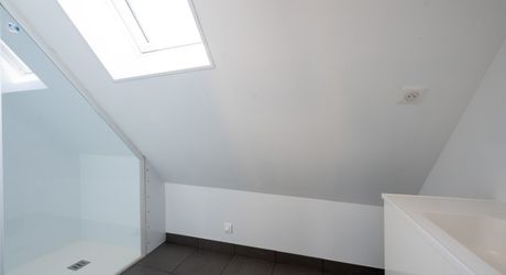 EXCLUSIVITE SECTEUR GOURDON - Enclos en pierre comprenant maison, dépendances et piscine sur 2115 m² proche commerces