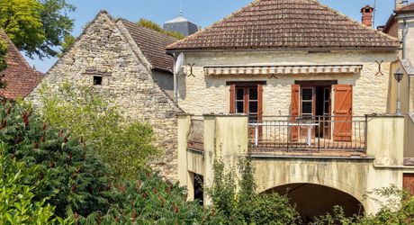 EXCLUSIVITE - Secteur CAZALS - Maison en pierre, dépendances, garage avec grand jardin 