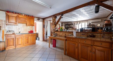 EXCLUSIVITE - Secteur CAZALS - Maison en pierre, dépendances, garage avec grand jardin 