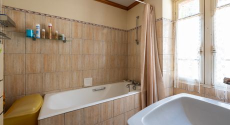EXCLUSIVITE - Secteur CAZALS - Maison en pierre, dépendances, garage avec grand jardin 