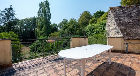 EXCLUSIVITE - Secteur CAZALS - Maison en pierre, dépendances, garage avec grand jardin 