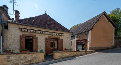 EXCLUSIVITE - Secteur CAZALS - Maison en pierre, dépendances, garage avec grand jardin 