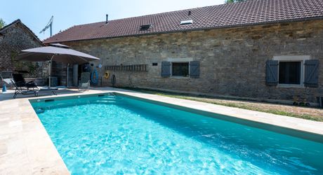 Secteur Parc naturel des Causses - Charme et spacieux espaces habitables pour cette Ancienne Grange restaurée avec piscine 