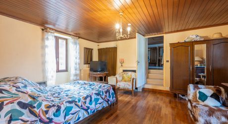 Secteur CATUS - Dans un joli village typique, Maison ancienne et dépendances avec jardin de 398 m²