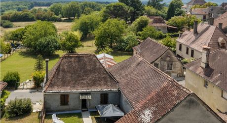 Secteur CATUS - Dans un joli village typique, Maison ancienne et dépendances avec jardin de 398 m²