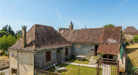 Secteur CATUS - Dans un joli village typique, Maison ancienne et dépendances avec jardin de 398 m²