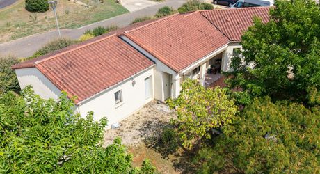 Secteur Cazals - Agréable Contemporaine de plain-pied avec garage sur 1057 m² arborés proche commerces