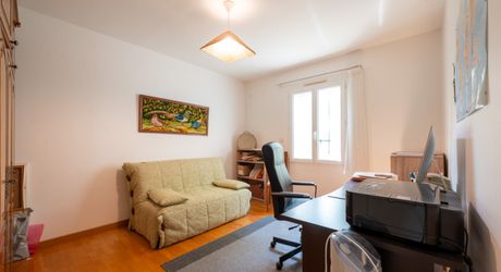 Secteur Cazals - Agréable Contemporaine de plain-pied avec garage sur 1057 m² arborés proche commerces