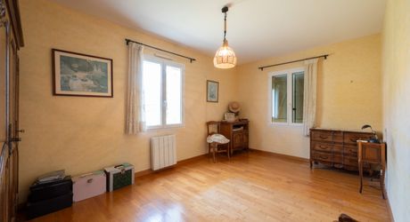 Secteur Cazals - Agréable Contemporaine de plain-pied avec garage sur 1057 m² arborés proche commerces