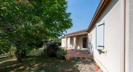 Secteur Cazals - Agréable Contemporaine de plain-pied avec garage sur 1057 m² arborés proche commerces