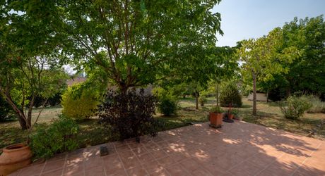 Secteur Cazals - Agréable Contemporaine de plain-pied avec garage sur 1057 m² arborés proche commerces
