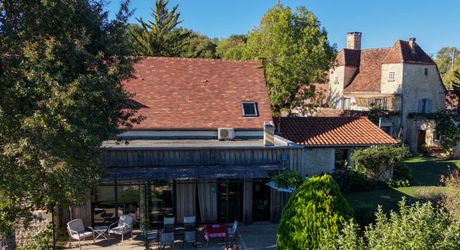 Exclusivité Secteur Gourdon - Magnifique ensemble immobilier de caractère avec dépendances, belle vue et piscine 
