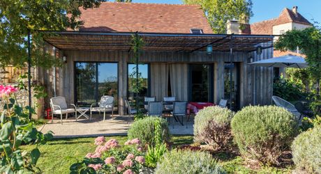 Exclusivité Secteur Gourdon - Magnifique ensemble immobilier de caractère avec dépendances, belle vue et piscine 