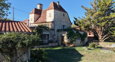 Exclusivité Secteur Gourdon - Magnifique ensemble immobilier de caractère avec dépendances, belle vue et piscine 