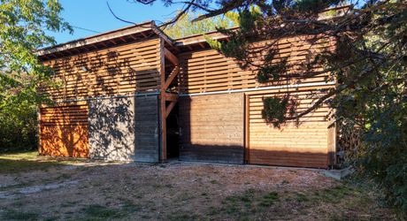 Exclusivité Secteur Gourdon - Magnifique ensemble immobilier de caractère avec dépendances, belle vue et piscine 
