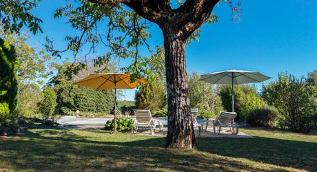 Exclusivité Secteur Gourdon - Magnifique ensemble immobilier de caractère avec dépendances, belle vue et piscine 