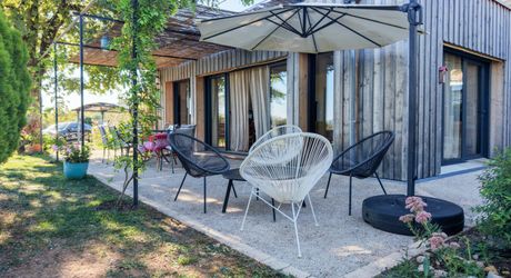 Exclusivité Secteur Gourdon - Magnifique ensemble immobilier de caractère avec dépendances, belle vue et piscine 