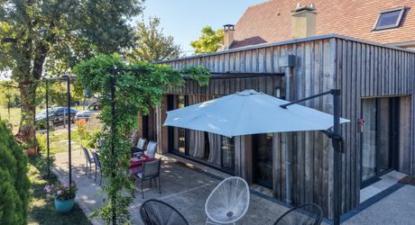 Exclusivité Secteur Gourdon - Magnifique ensemble immobilier de caractère avec dépendances, belle vue et piscine 
