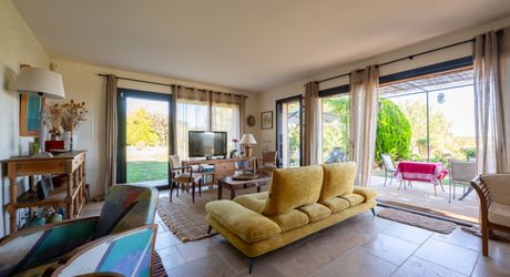 Exclusivité Secteur Gourdon - Magnifique ensemble immobilier de caractère avec dépendances, belle vue et piscine 