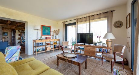 Exclusivité Secteur Gourdon - Magnifique ensemble immobilier de caractère avec dépendances, belle vue et piscine 